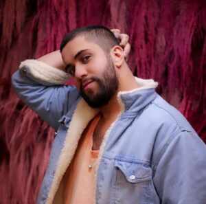 Pedro Marinho Neto enfrenta preconceito de empresa em Ribeirão Preto devido às suas vestimentas