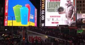 YrStoreBr: A Primeira Loja Online Brasileira a Conquistar a Times Square