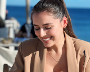 Aline Dombroscki: Colunista, Copywriter e Especialista em Mídias Digitais