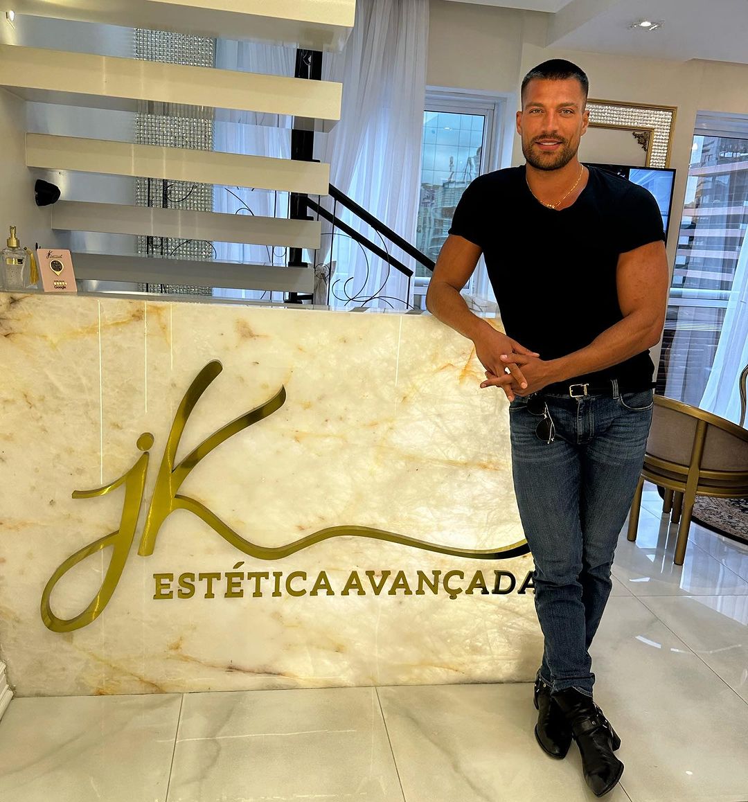 Ex-affair de Anitta está no Brasil para procedimentos estéticos com dentista dos famosos - Foto: Reproducao / Instagram