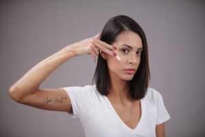 Beleza na Web: Flávia Brunhosa em sua nova campanha