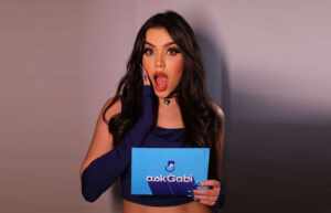 Influencer Gabi Medina faz sucesso ao comando do Talk Show ‘ASK Gabi’