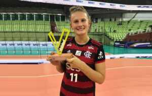 Central Valquíria Dullius está no grupo seleto de atletas da Seleção Brasileira