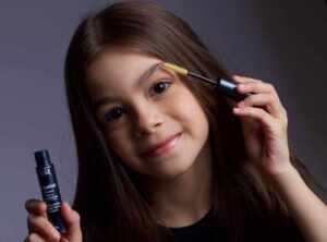 Manu Britto: Talento mirim que vive o sonho ao interpretar Isabela no musical “Encanto”!