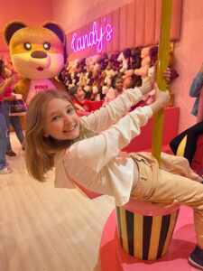 A Doce Magia de Carolina Chiele na Brigaderia Candy’s: Uma Aventura Encantadora no Rio