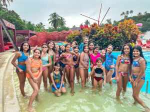 Aniversário Radiante de Helena Quintella: Celebração Inesquecível no Pratagy Acqua Park