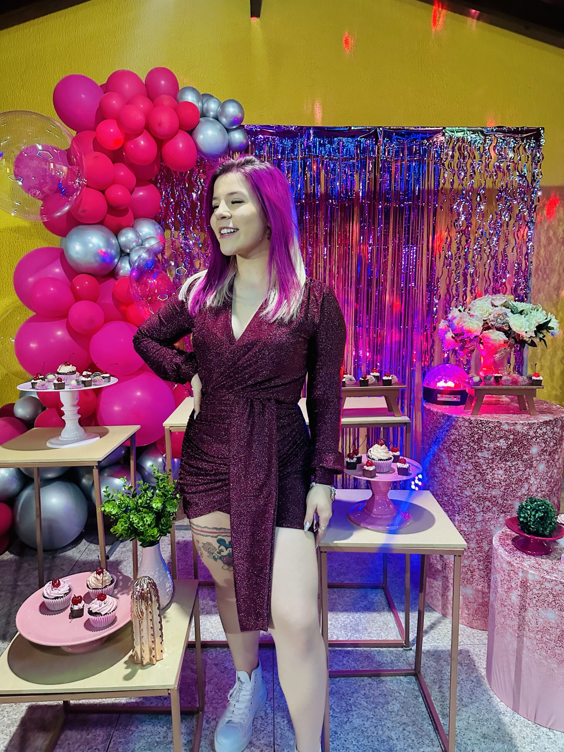Digital Influencer Júlia Toledo celebra aniversário com festa temática pink