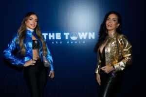 DJ Lud Prado e apresentadora Carla Prata curtem shows do The Town em SP