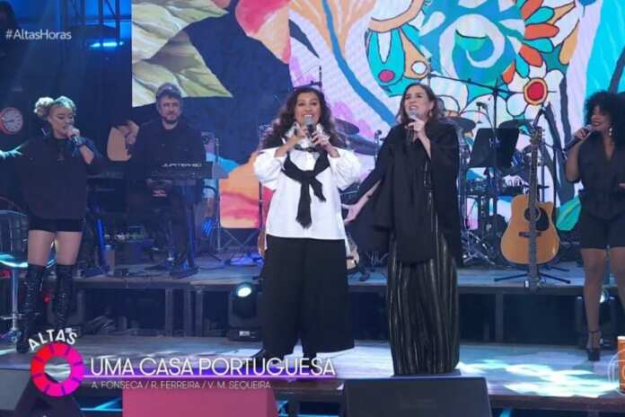 Regina e Patrícia Casé cantando no altas horas - Reprodução/TV Globo