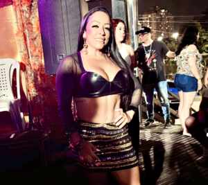 Rose Nascimento prestigia coroação da rainha de bateria da Acadêmicos de Jacarepaguá