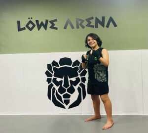 Arthur Policarpo: A jornada do ator teen rumo ao sucesso no Muay Thai na Löwe Arena