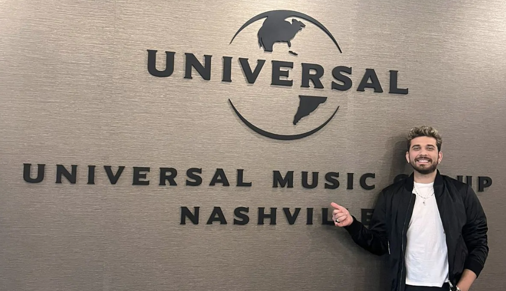 Gustavo Mioto se prepara para novos desafios na carreira e visita gravadora em Nashville