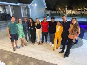 Bruno Avelar recebe Luigi Barrichelli, Nívea Stelmann e Carlos Machado em sua mansão