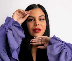 Evelyn Regly prepara lançamento de produtos de maquiagem