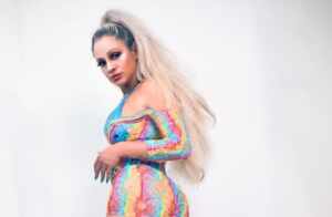 Danny Foxx é a nova rainha de bateria da Independentes de Olaria