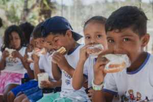 Em feriado de dia das crianças, grupo Retrô proporciona dia especial para alunos de Trancoso