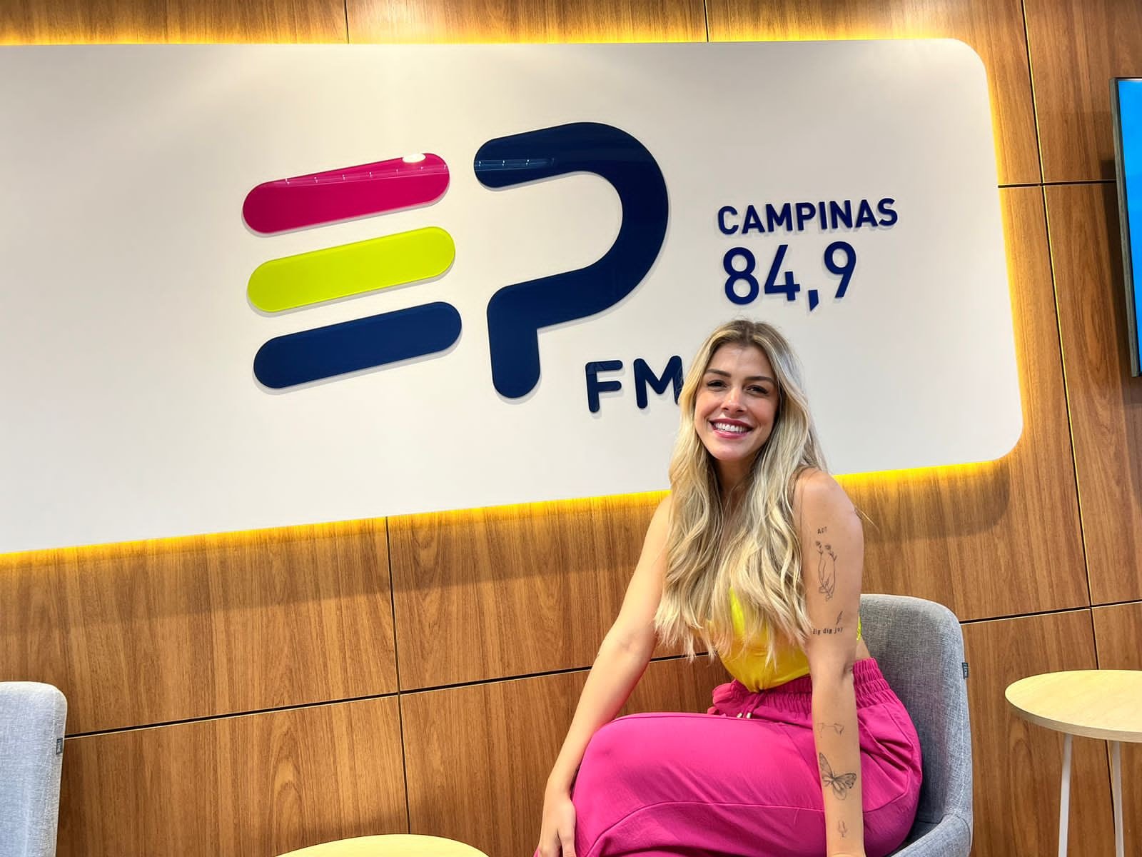 Larissa Cavalcante chega à equipe da emissora EP FM