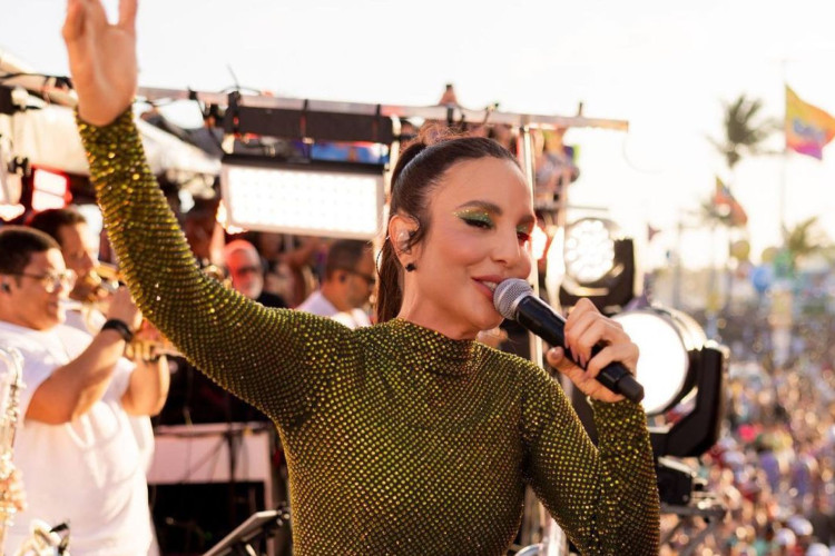 Ivete Sangalo interrompe show após foliã criticar música do repertório