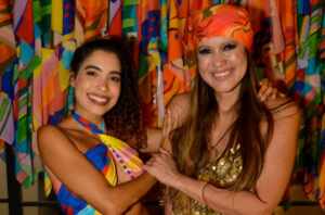 Isadora Maia e Catarina Seligman se uniram em Collab de lenços em São Paulo