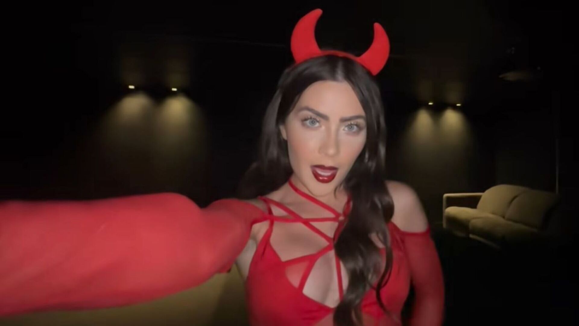 Jade Picon causa comoção na web ao mostrar fantasia de Halloween em vídeo