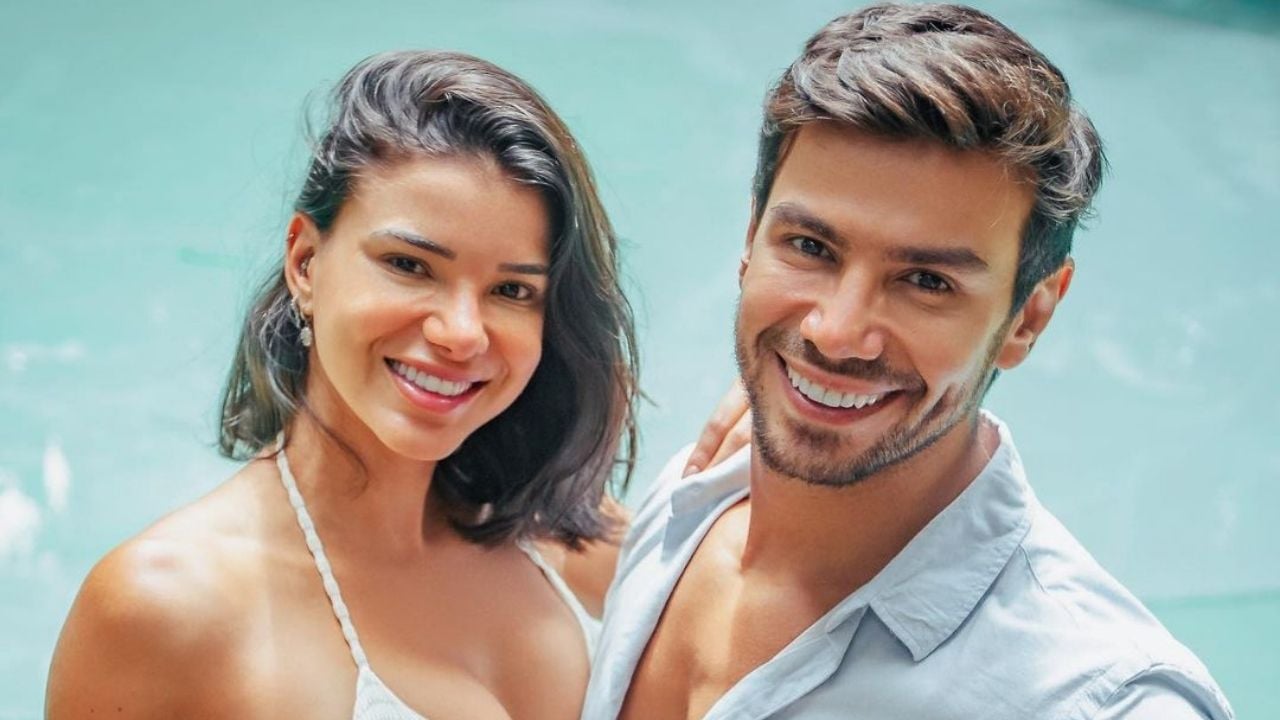 Jakelyne Oliveira é pedida em casamento durante durante viagem com Mariano