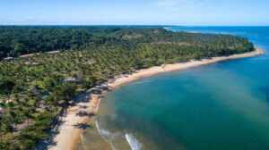 Trancoso recebe condomínio com piscina de ondas para surfe e acesso exclusivo à praia de Jacumã