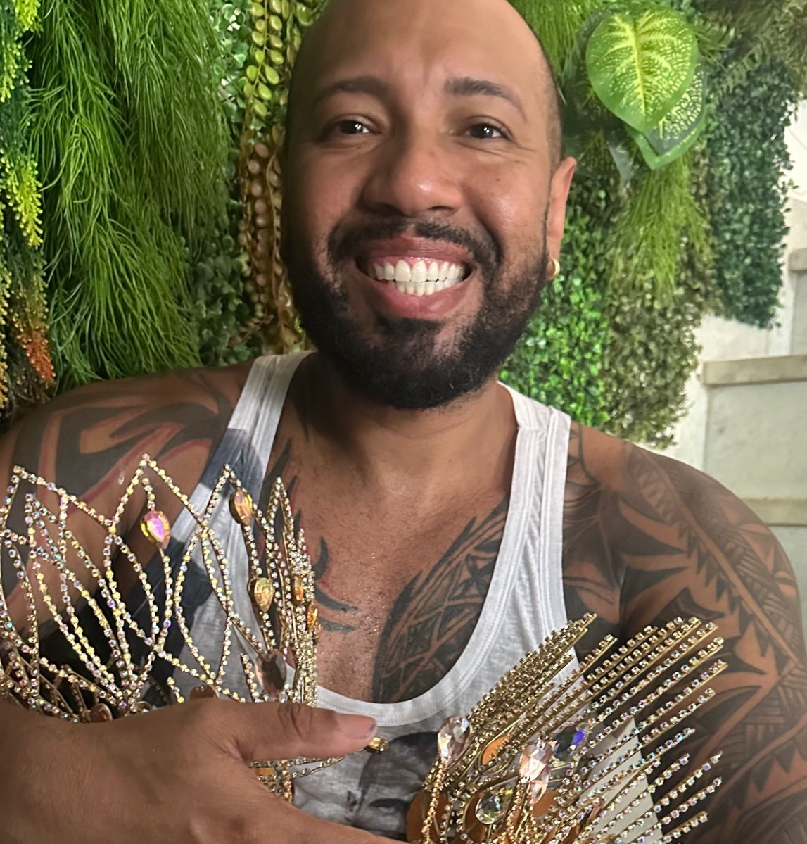 Daniel Zarmano confeccionará coroas da Corte LGBTQIAPN+ do carnaval 2024