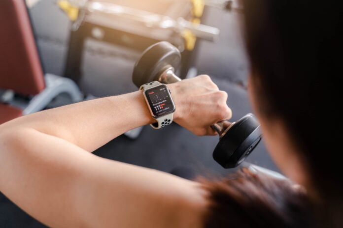 Apple Watch monitorando batimentos cardíacos