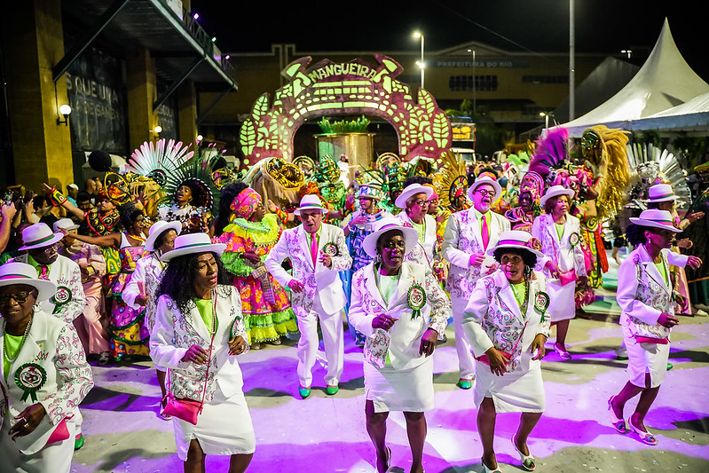 Segundo dia dos mini desfiles do Carnaval Carioca encanta público com lindos shows