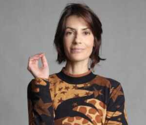 Maika Lois: Uma Voz de Força e Inspiração na Luta Contra a Esclerose Múltipla