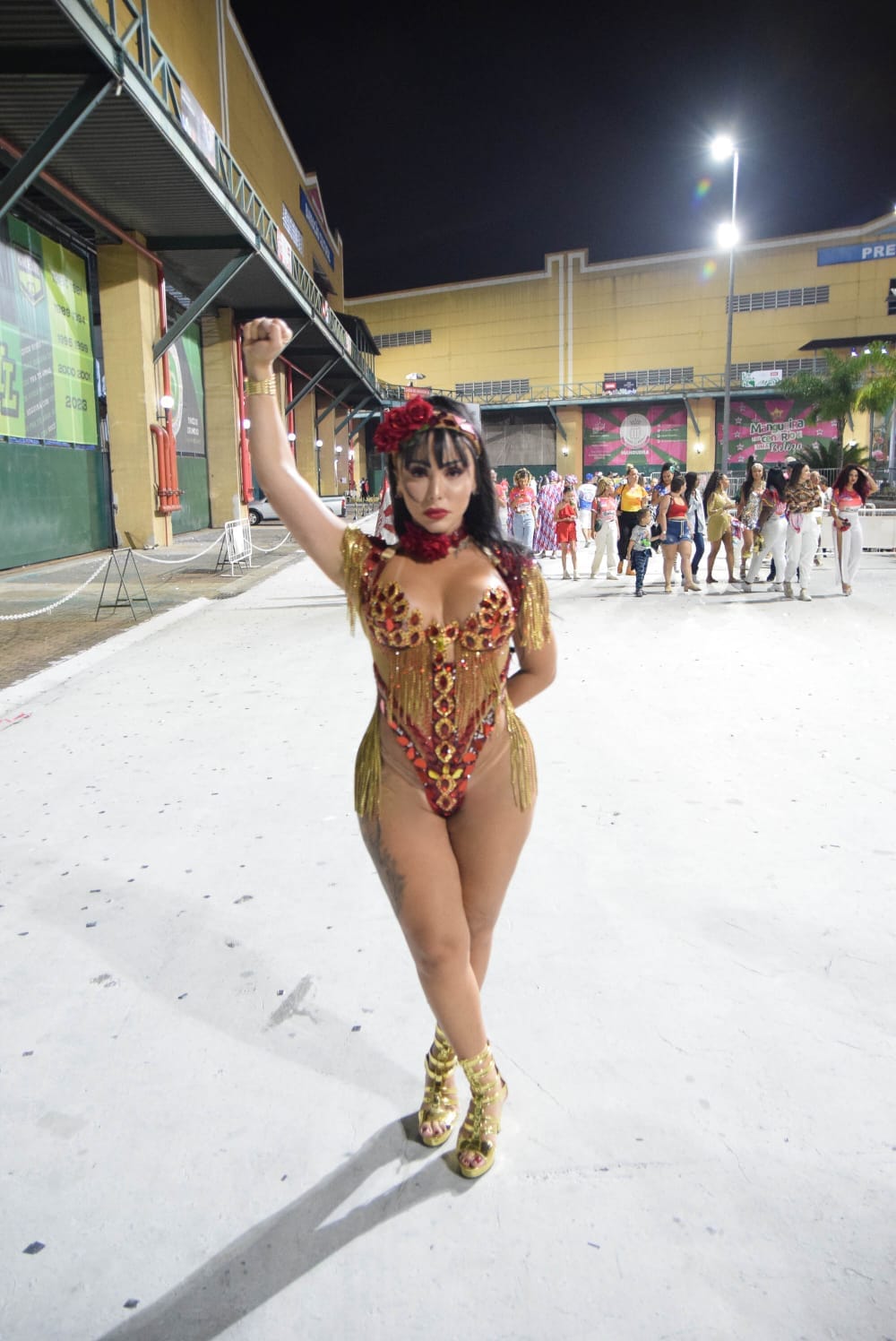 Musa da União da Ilha, Amanda Fernandes brilha em mini desfile na Cidade do Samba