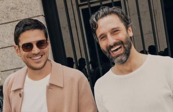 Marco Pigossi e o cineasta italiano Marco Calvani em foto durante viagem a Milão, em junho de 2023 — Foto: Reprodução/Instagram