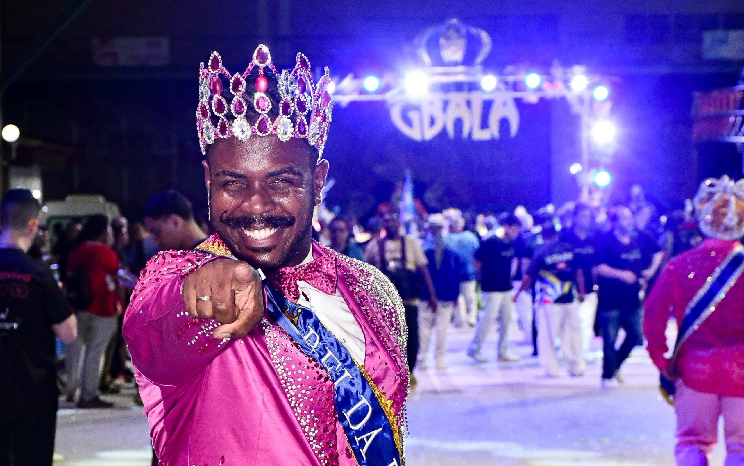 Wallace Guedes celebra o dia nacional do samba em festa da Rio Carnaval