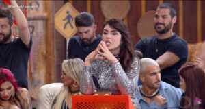 Nadja Pessoa rouba posto de destaque na lavagem de roupa suja em A Fazenda15