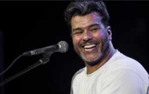 O ator Maurício Mattar critica campanha inclusiva dos correios da Noruega