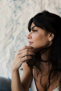 Lis Luciddi: Brindando ao Sucesso e Amizade – Uma Retrospectiva de 2023