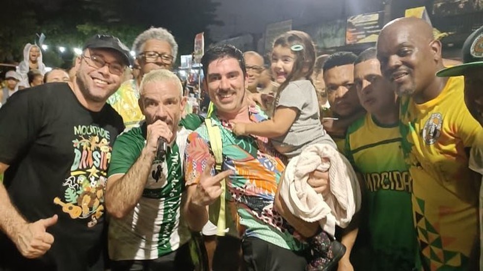 Marcelo Adnet Leva Filha Para Escola De Samba No Rio De Janeiro — Foto: Reprodução/Instagram