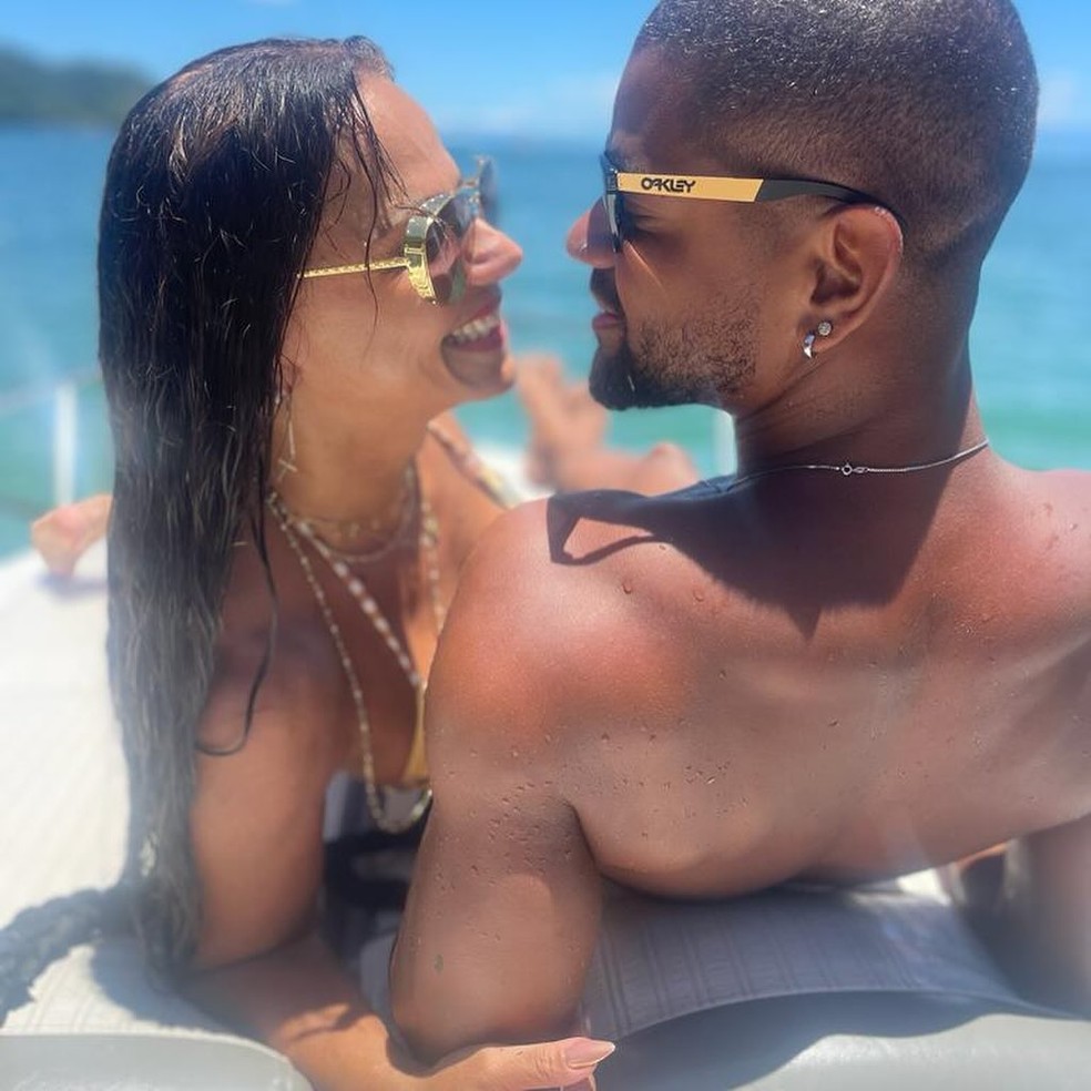 Viviane Araujo e o marido, Guilherme Militão — Foto: Reprodução/Instagram