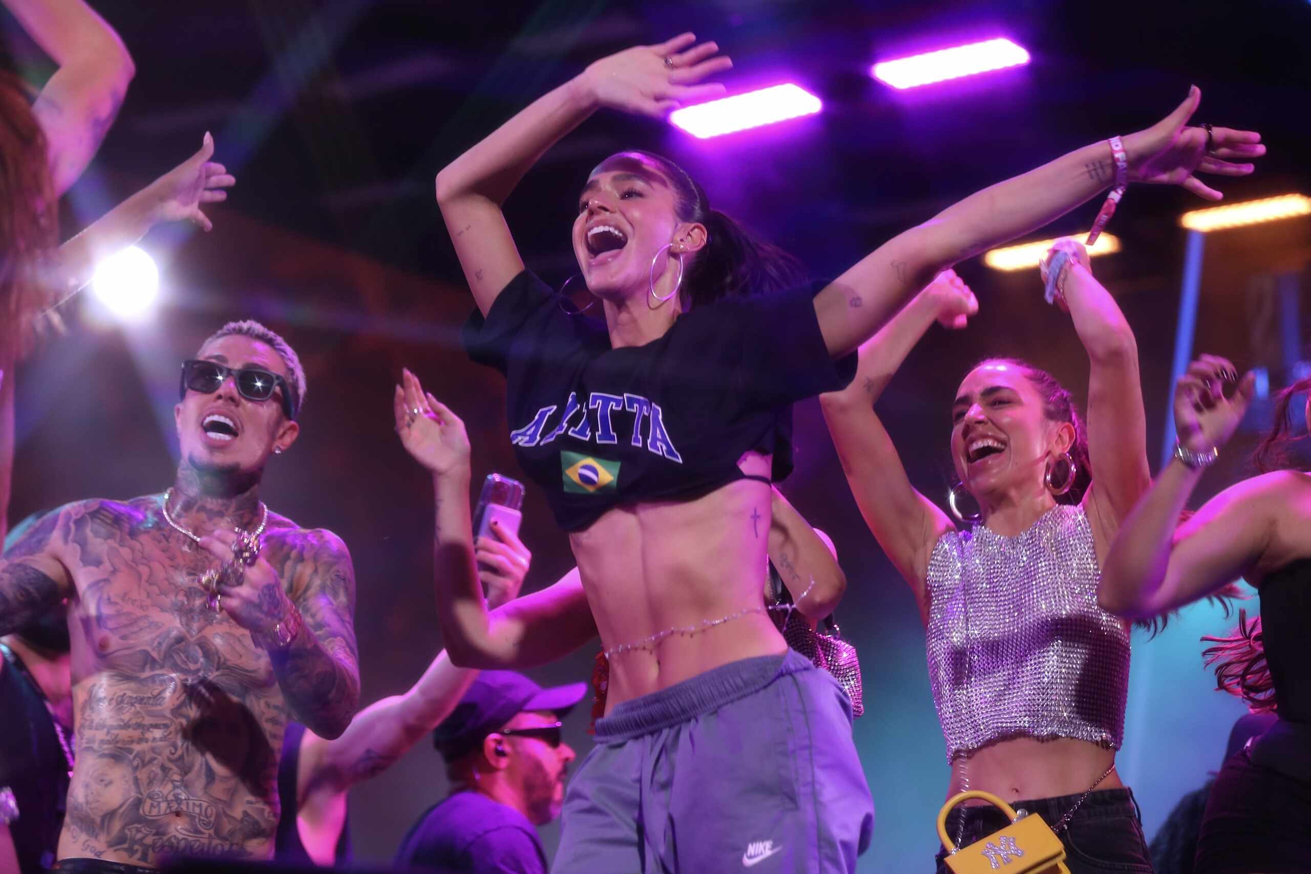 MC Daniel e Bruna Marquezine sobem ao palco no ‘Ensaios da Anitta’