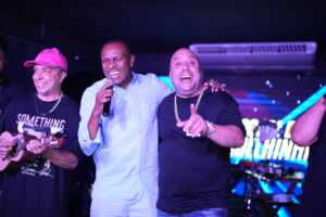 Grupo Pique Novo agita o Camarote do King no Pagode da Abelinha!