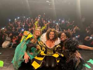 Releitura da ‘Cigarra e a Formiga’ encanta a Barra da Tijuca