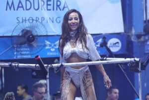 Portela recebe a Unidos de Vila Isabel com presença de Sabrina Sato