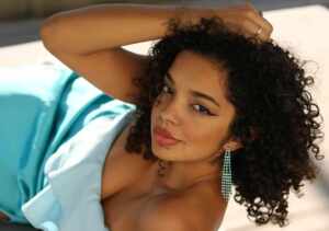 Laura Castro Brilha nas Telinhas da Sessão da Tarde com ‘Escola de Quebrada’