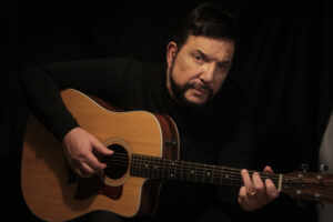 Michael Sullivan realiza shows e oficinas gratuitas de criação e composição de música