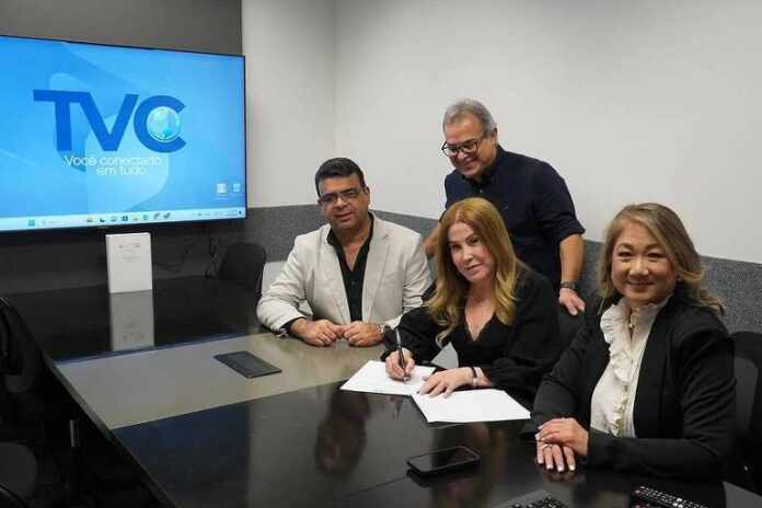 Zilu Godói assina contrato com emissora dos EUA para apresentar programa