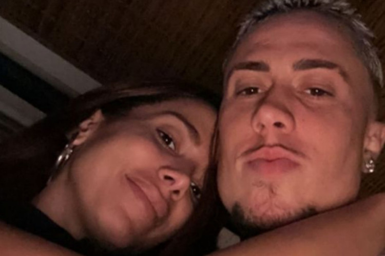 Anitta e MC Daniel vão ao cinema juntos e são vistos aos beijos em shopping do Rio de Janeiro - Foto: Reprodução/Instagram @mcdaniell