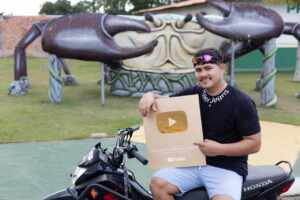 Thiago Melo B revela como conquistou 1 milhão de seguidores com criatividade e bom humor