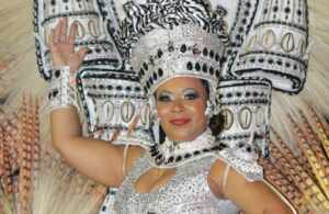 Carnaval em São Paulo é marcado pela presença da empresária Sonia Olofsson