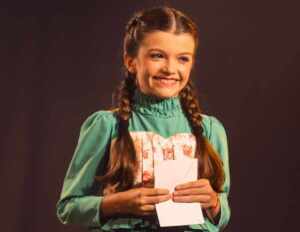 Alice Camargo estreia no teatro e se prepara para novos desafios