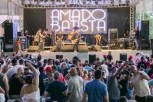 Amado Batista arrasta multidão no Buteco Costelão em Atibaia 